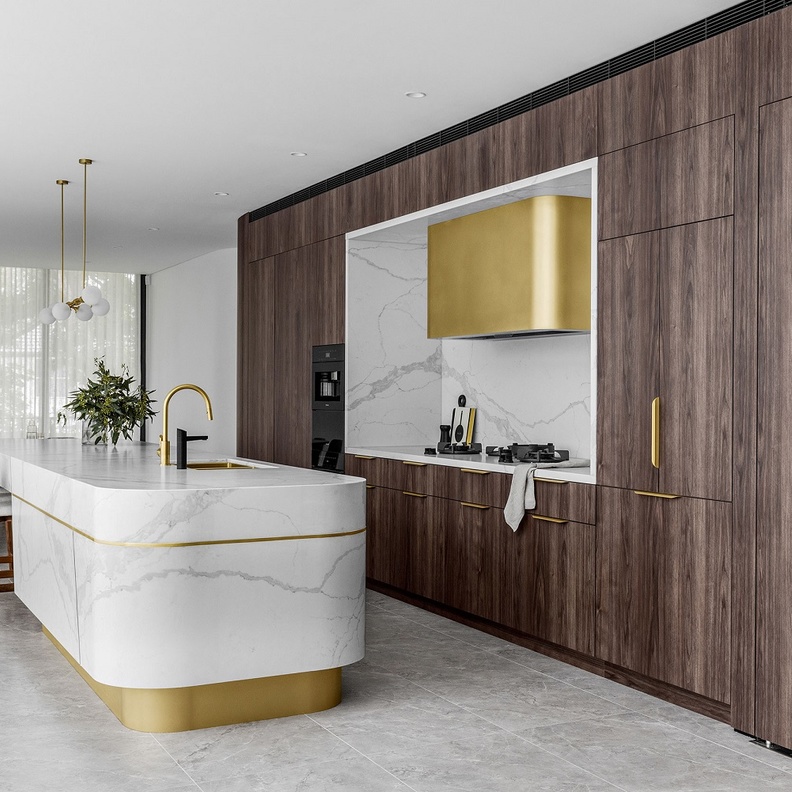 من جزر المطبخ الحجرية إلى اللهجات النحاسية.. 8 اتجاهات رائجة لمطابخ 2024