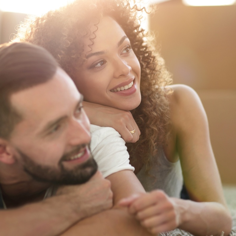 الحب بعد سن الأربعين يكون أجمل وأنجح بسبب النضح العاطفي وكثير من المقومات الأخرى