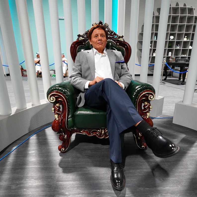 زوار بوليفارد سيتي يحاكون تجارب المشاهير في صناعة مجسمات الشمع