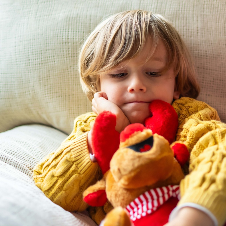 الطفل الذي يريد كل شيء طفلًا طبيعيا ويجب التعامل معه بحكمة وذكاء عاطفي