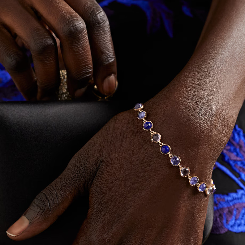 انتقي هدايا مولودات ديسمبر من مجوهرات التنزانيت الراقية