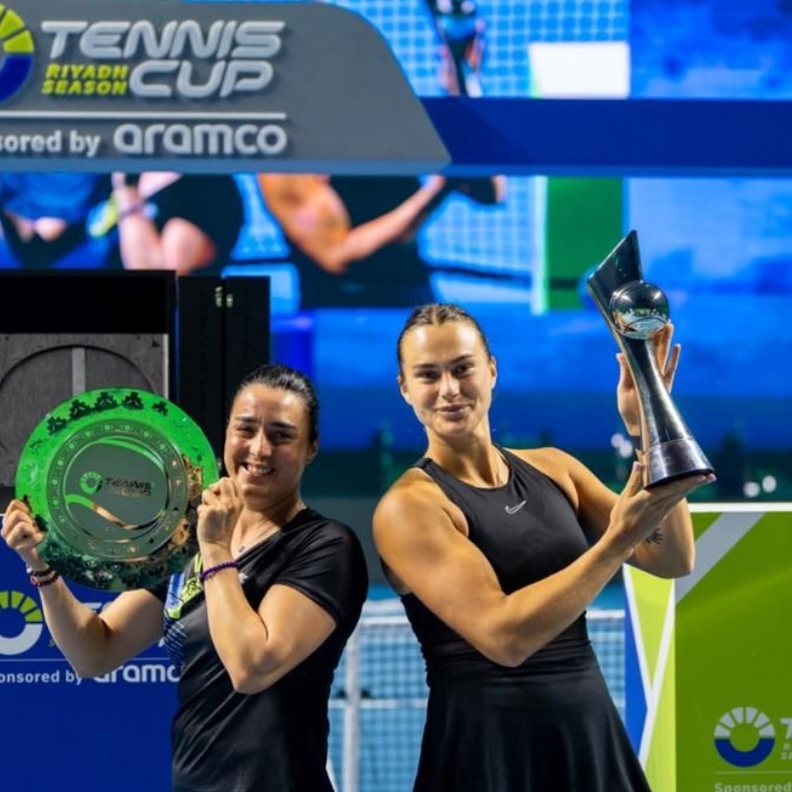 البيلاروسية سابالينكا تتغلب على أنس جابر وتحصد لقب بطولة موسم الرياض للتنس