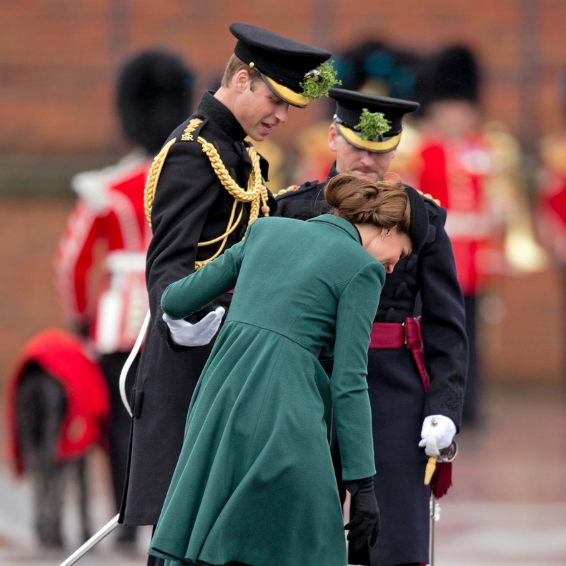 حوادث ومواقف مؤسفة للأمراء والملوك في الأماكن العامة