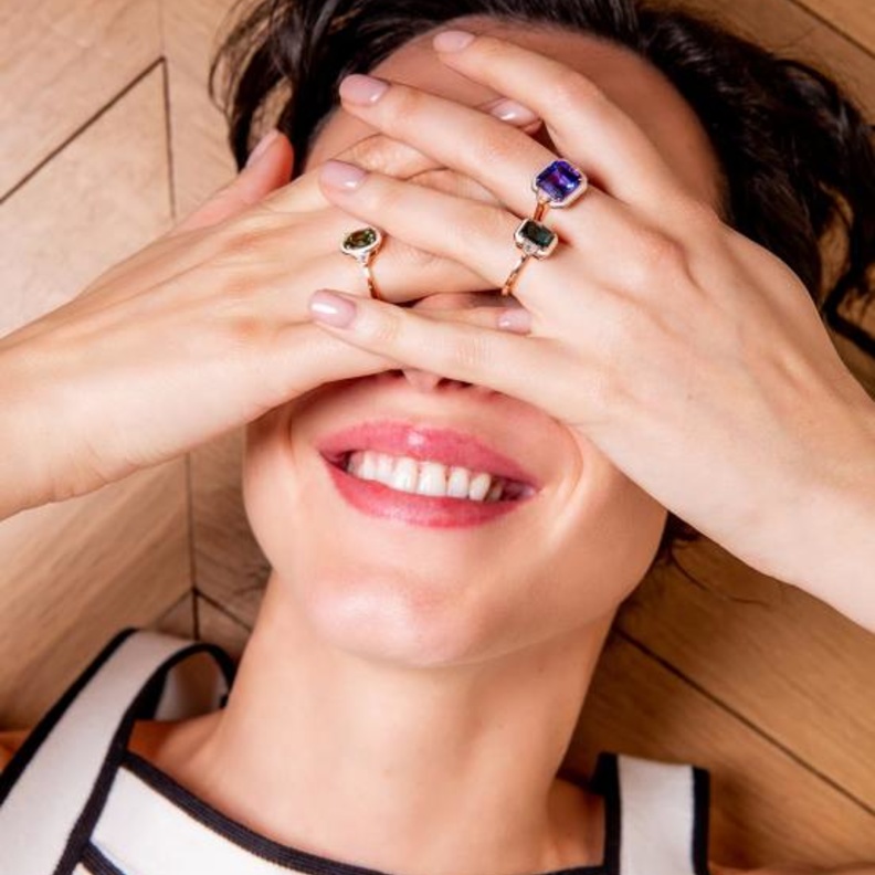 خاتم مرصع بالتنزانيت من سليم مزنر Selim Mouzannar