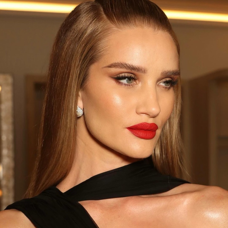 أجدد إصدارات أحمر الشفاه لموسم الأعياد