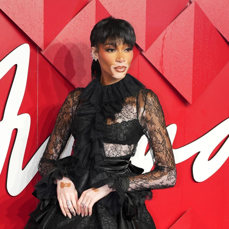 ما هي دور المجوهرات التي انتقت منها نجمات هوليوود أجمل التصاميم لتزيين إطلالاتهنّ على السجادة الحمراء في أحدث المهرجانات؟