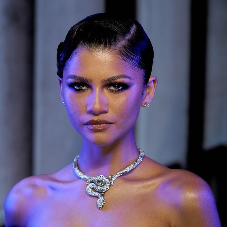 تزيّني في سهرة رأس السنة بتصاميم مجوهرات رائجة من وحي نجمات العالم