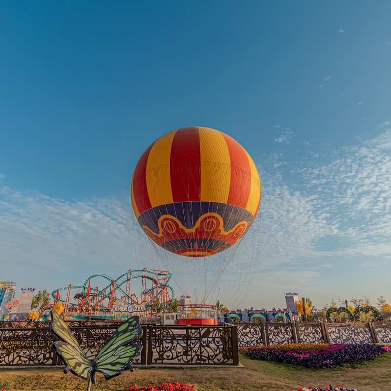 "بيج بالون" تجربة جوية تجوب سماء منطقة وندر جاردن