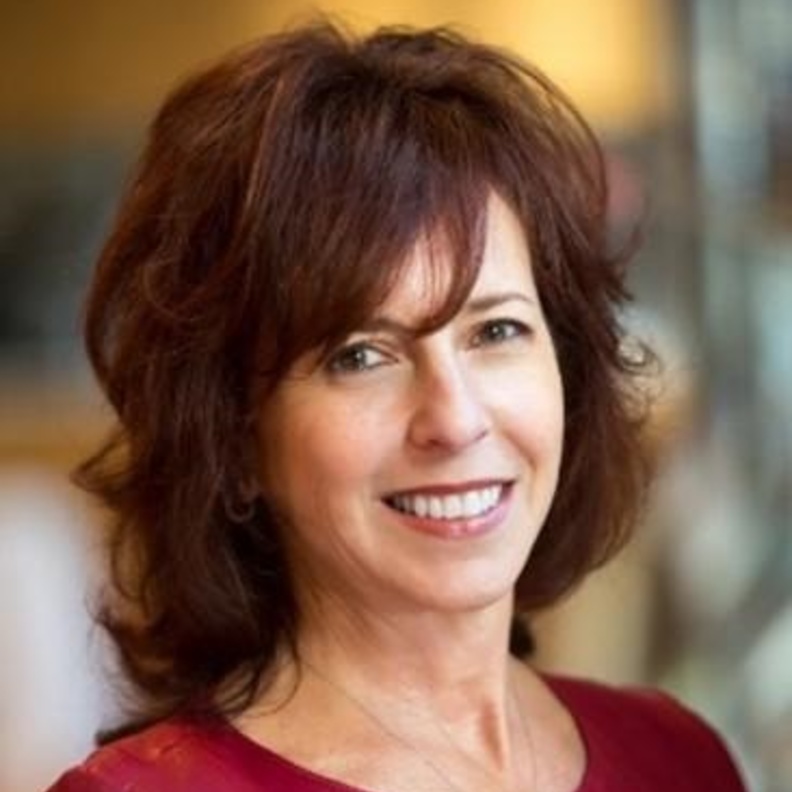 استلهمي صفات المرأة القيادية من جولي فاغنر الرئيس التنفيذي للمؤتمرات والزوار بمكتب بيفرلي هيلز