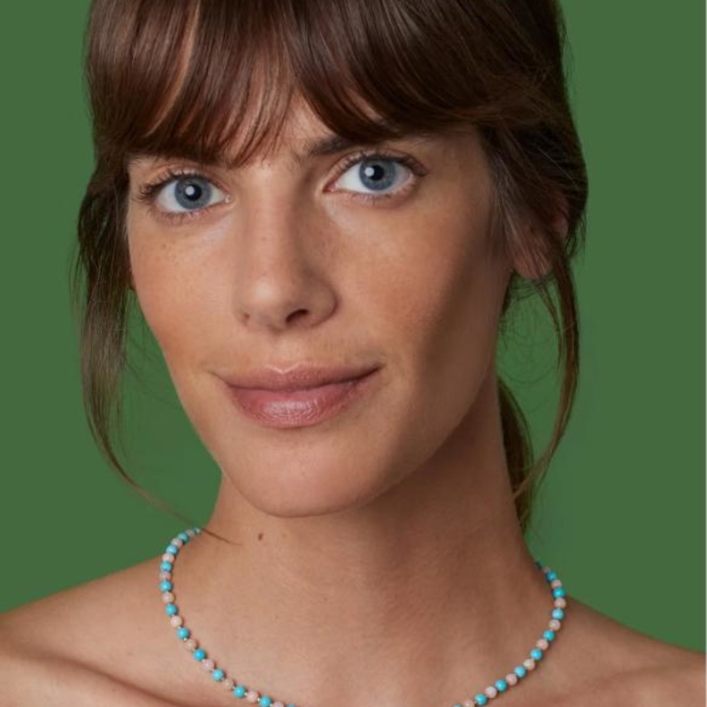 عقد مرصع بالأوبال الوردي والفيروز من إيرين نيويرث Irene Neuwirth 