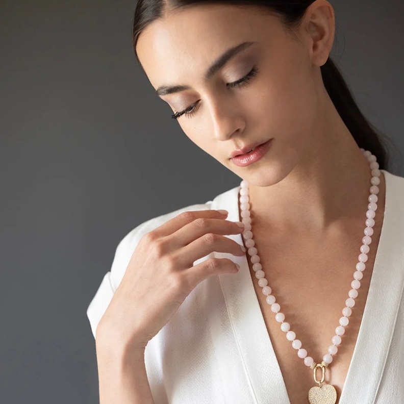 هذه أحجار الحظ الخاصة بمولودة شهر يناير