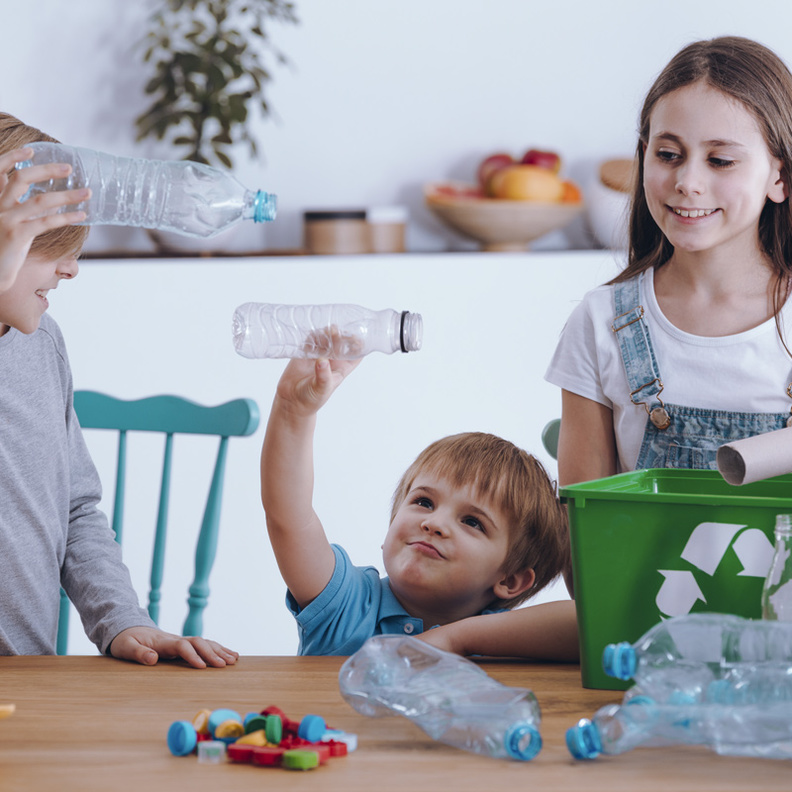 كيفية صنع ألعاب الأطفال باستخدام المواد المعاد تدويرها.. 17 فكرة