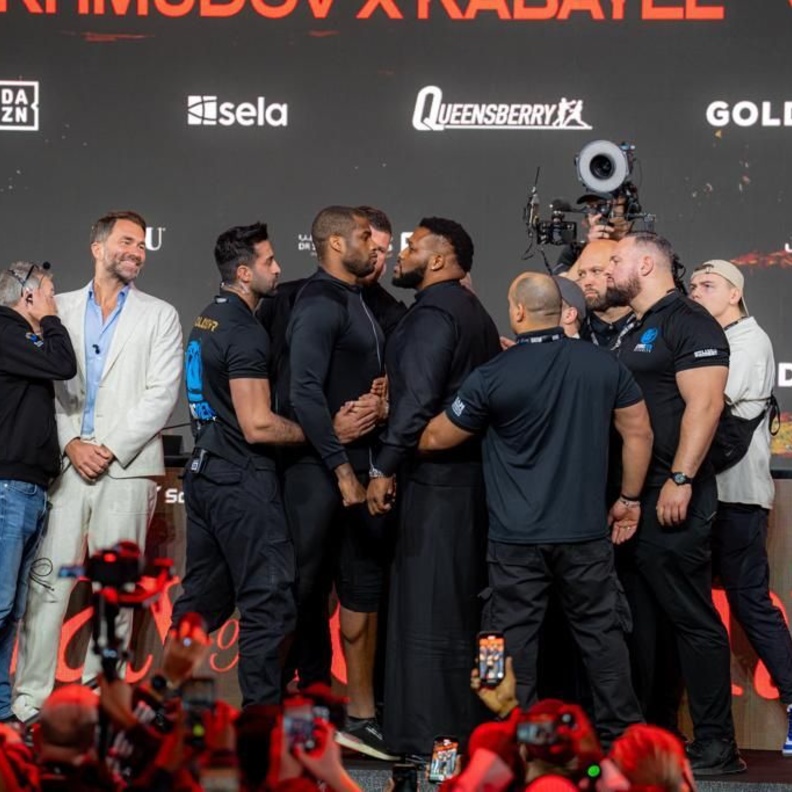 قبل ساعات من النزال.. نجوم الملاكمة في المؤتمر الأخير لنزالات "اليوم الحاسم"