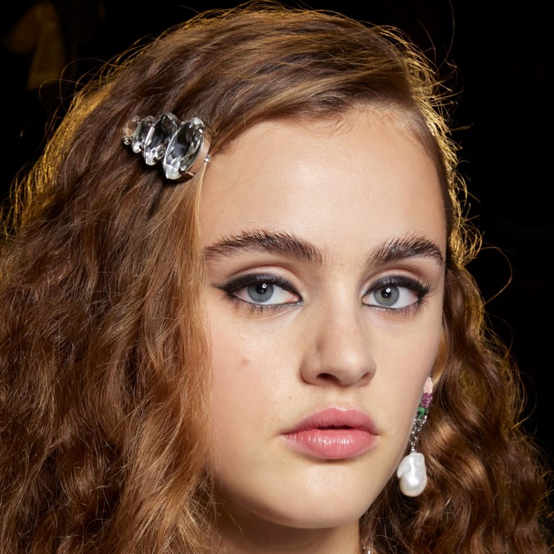 أفضل زيت لتحفيز نمو الشعر وتكثيفه في عام 2023