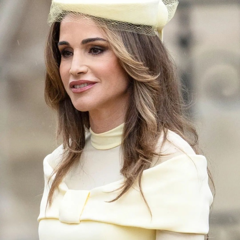 اطلالة الملكة رانيا بجمال داكن- الصورة من صفحة hm.queenrania