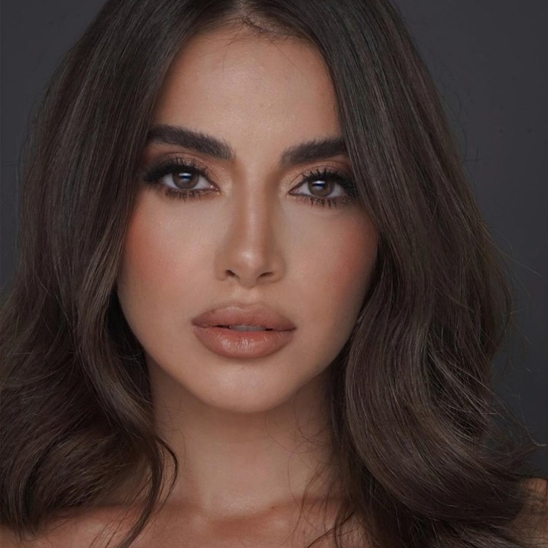 صورة وصيفة ملكة جمال لبنان مايا ابو الحسن بمكياج بشرة خالي من العيوب ـ الصورة من حسابها الخاص على إنستقرام