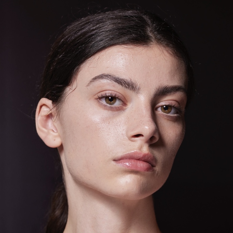 ليات التجميل التي تصدرت عام 2023 بينها التجميل بالخيوط