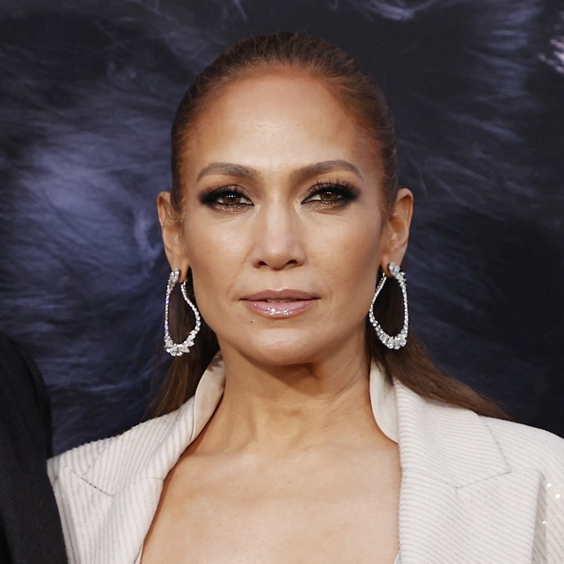 المكياج البرونزي المشرق نجم عام 2023 