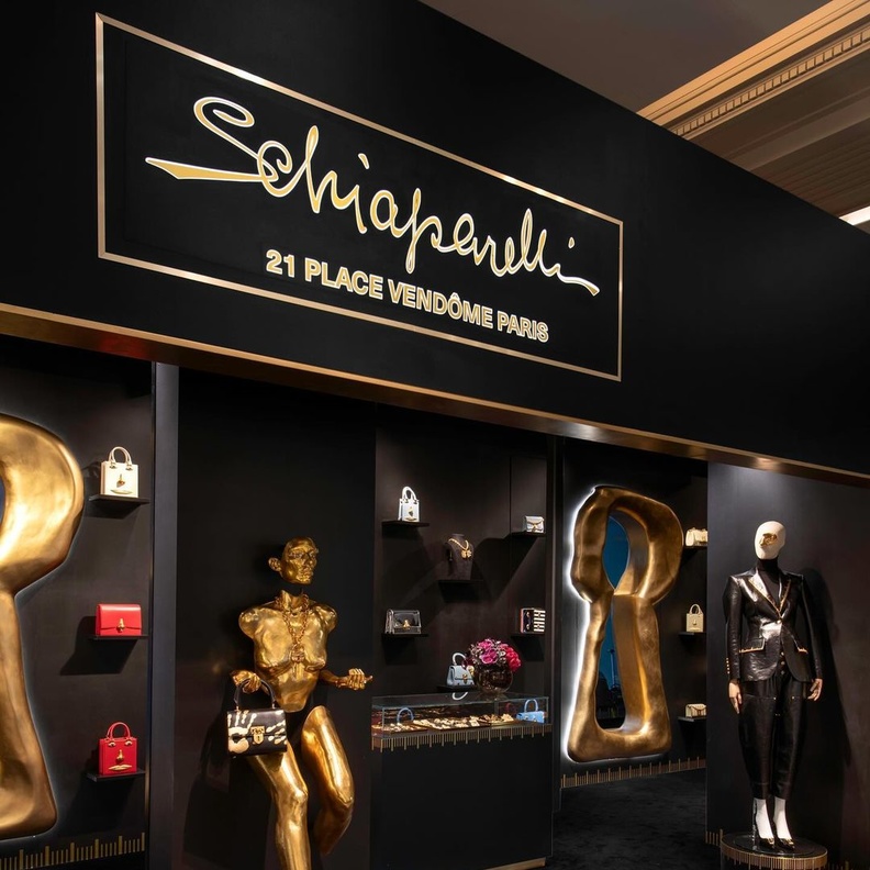 Schiaparelli دار أزياء عريقة