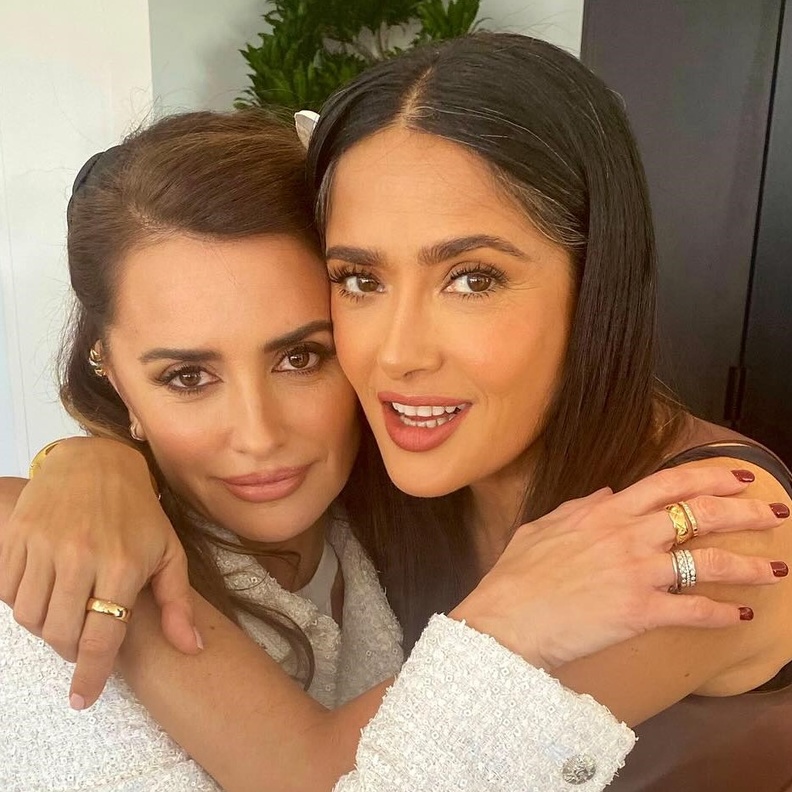 صور نجمات لا يخجلن من إظهار الشعر الأبيض