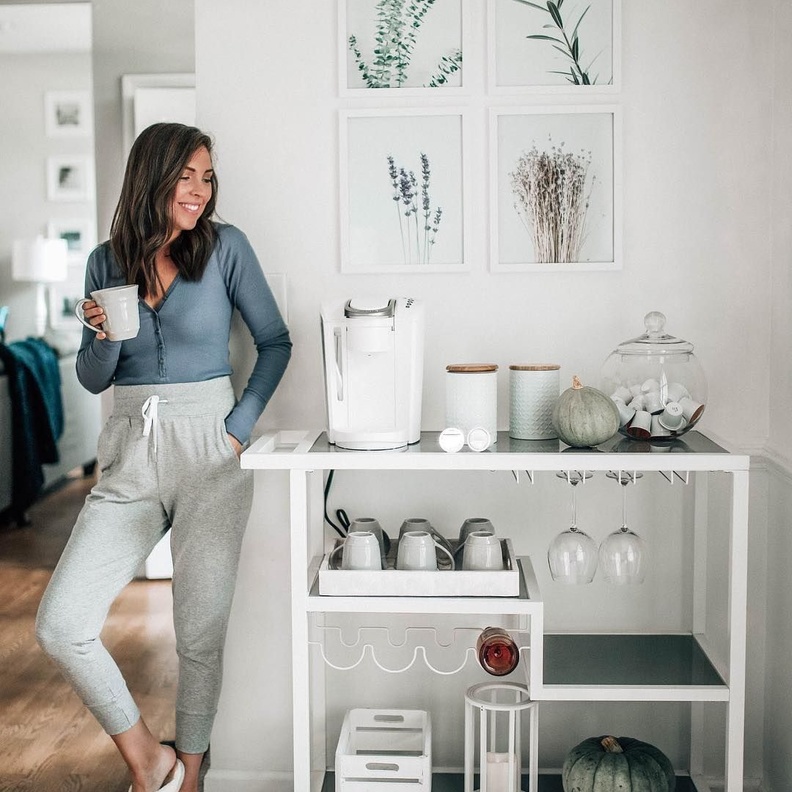 ركن الهدوء في المنزل.. أفكار جديدة لتصميم مساحة تحضير القهوة