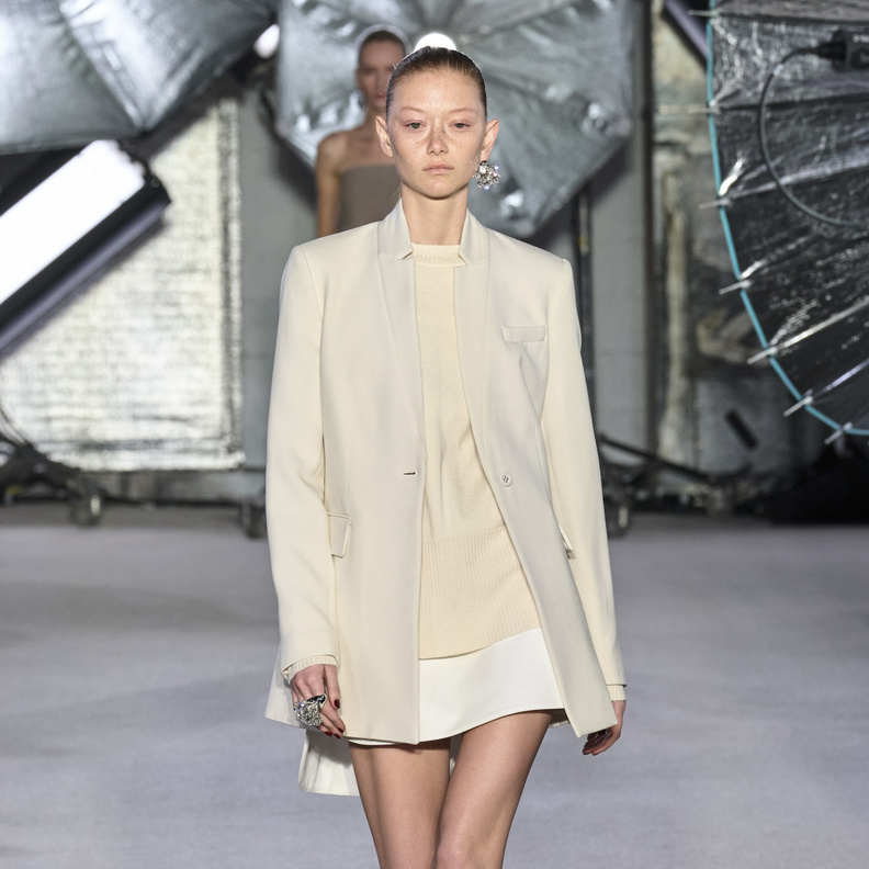 البلايزر الرسمية من Brandon Maxwell 