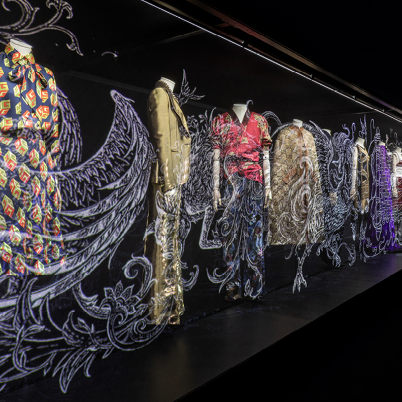 GUCCI COSMOS... معرض يكتب أنشودة لإبداع دار "غوتشي"