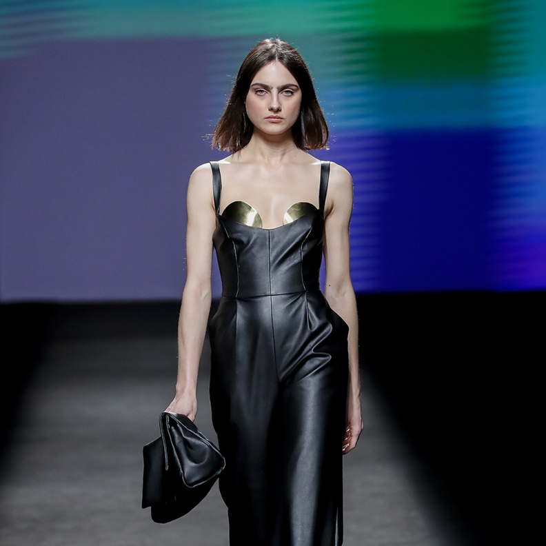 صيحة الجمبسوت الجلدي الأكثر شياكة في مناسبات نهاية العام