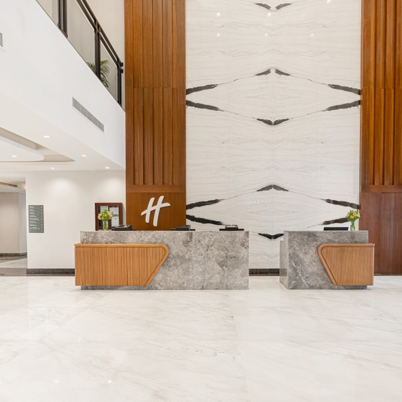 فندق هوليداي إن الرياض يقدم مفهوم الاوبن لوبي الأول من نوعه في الشرق الأوسط 