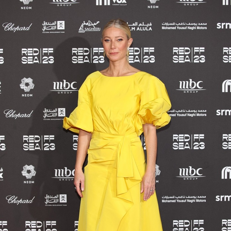 النجمات يودعن مهرجان البحر الأحمر السينمائي بإطلالات خاطفة.. شاهدوا أجمل اختياراتهن لحفل الختام