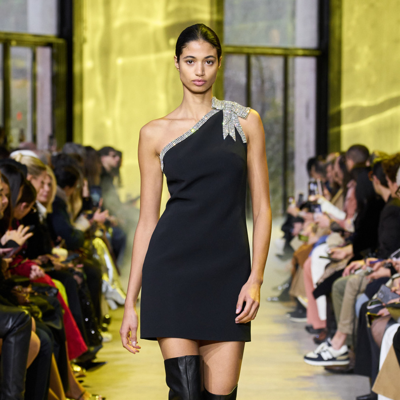  من إيلي صعب إلى ديور … خياراتنا لأجمل اطلالات رأس السنة 