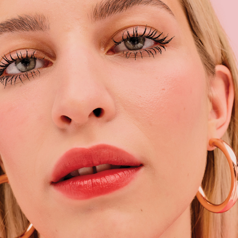 شفاه وخدود وردية مع Floratint من Benefit Cosmetics