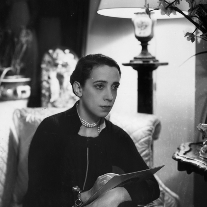 المزيد من الخيال لإرث تاريخي في باريس مع "دانيل روزبيري" لدار Schiaparelli