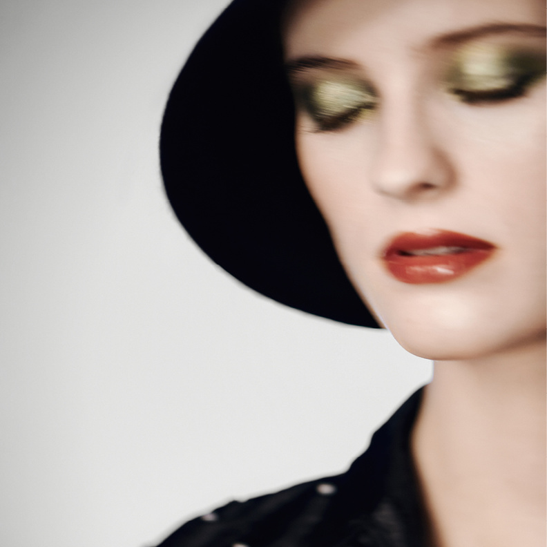 جلسة تصوير ية خاصة لـ "هي" من ديور .. إطلالات جمالية تشع أنوثة وجرأة