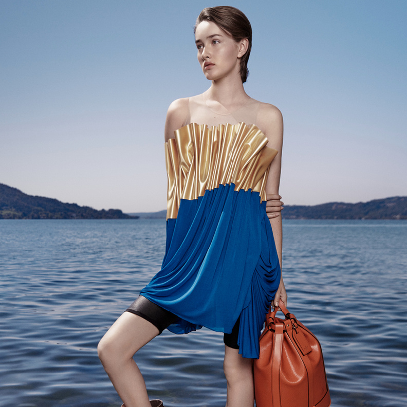 جلسة تصويرية خاصة بدار "لويس فويتون" بعنوان الرومانسية المعاصرة