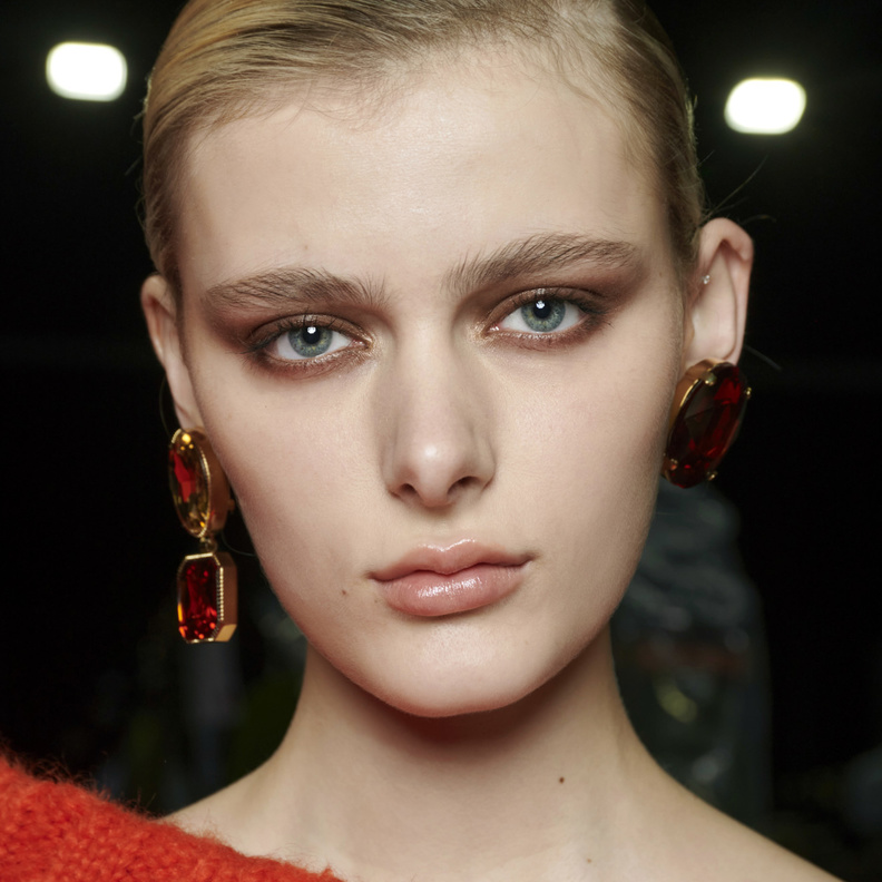 خطوات مكياج Hot Cocoa Glow من علامة بنفت كوزمتكس