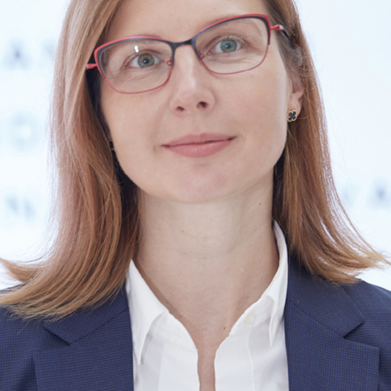 بين الفن والموضة