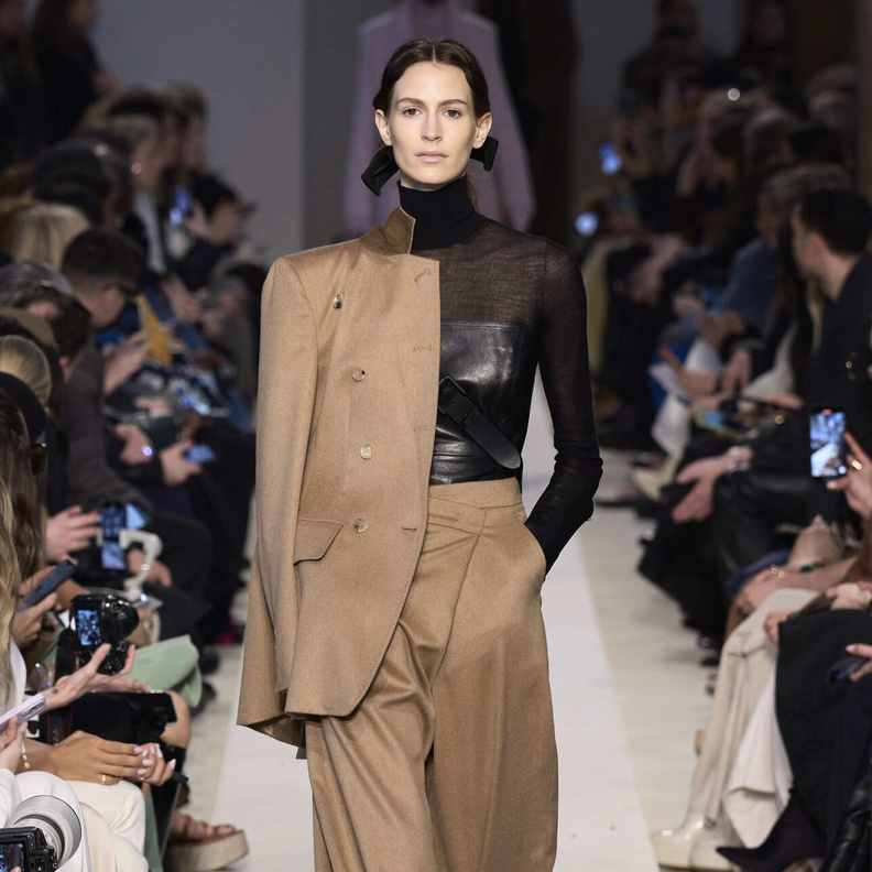 البناطيل الترابية تتصدّر اختياراتك بكثير من الأناقة