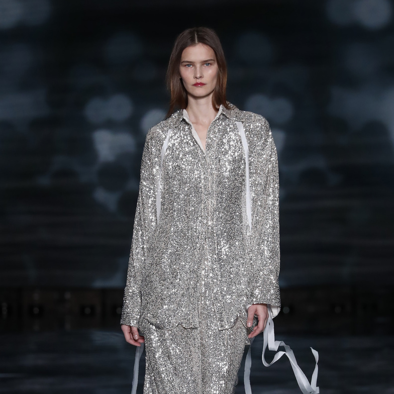 صيحة السراويل البراقة قطع جريئة في مناسبات نهاية العام