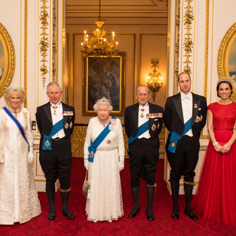 أفراد العائلة المالكة وأقاربهم المشابهين