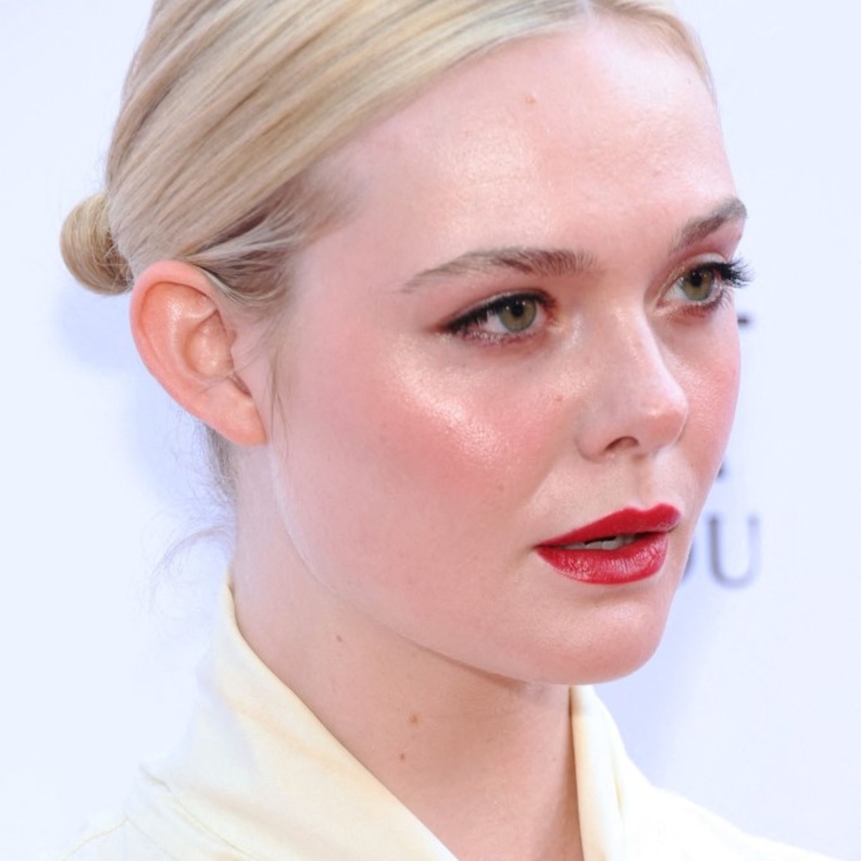 نجمات عانين من التهاب الجلد التأتبي بينهن إيل فانينغ 