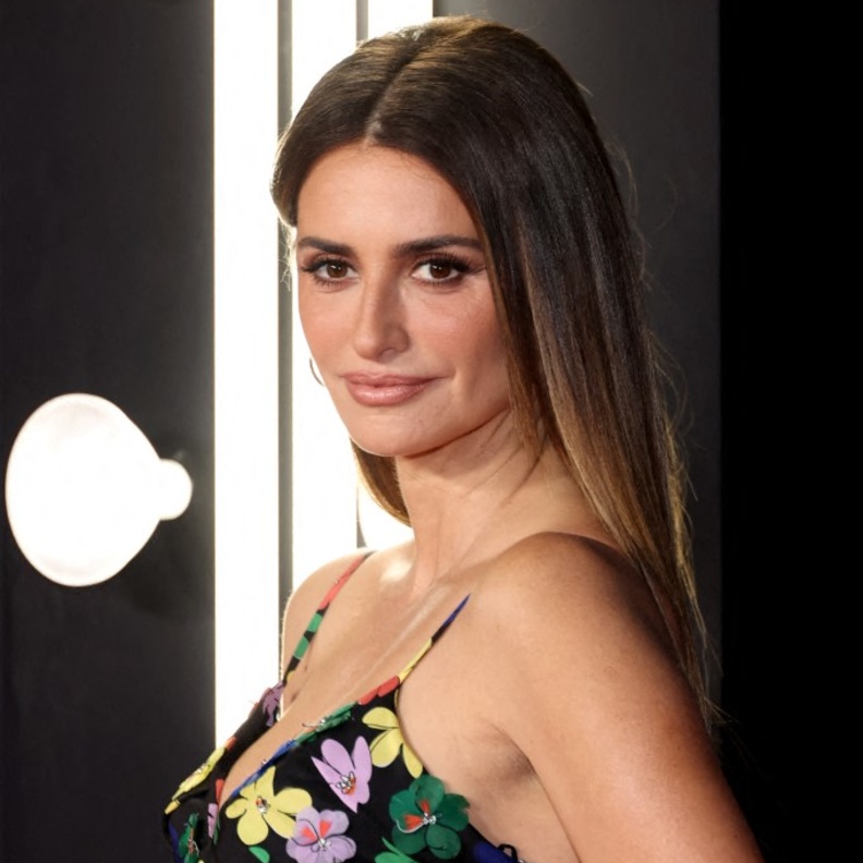 أجمل إطلالات بينيلوبي كروز الجمالية لعام 2023.