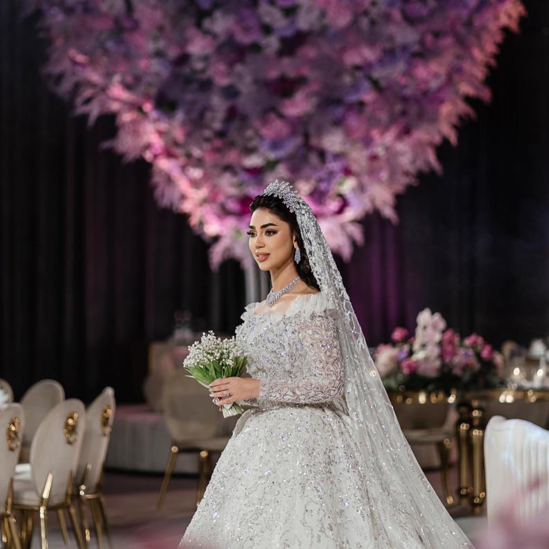 الاعلامية رحاب عبد الله خلال حفل زفافها