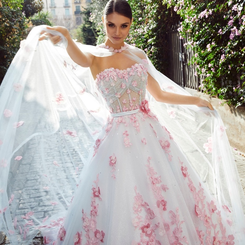 فساتين الحفلات البراقة