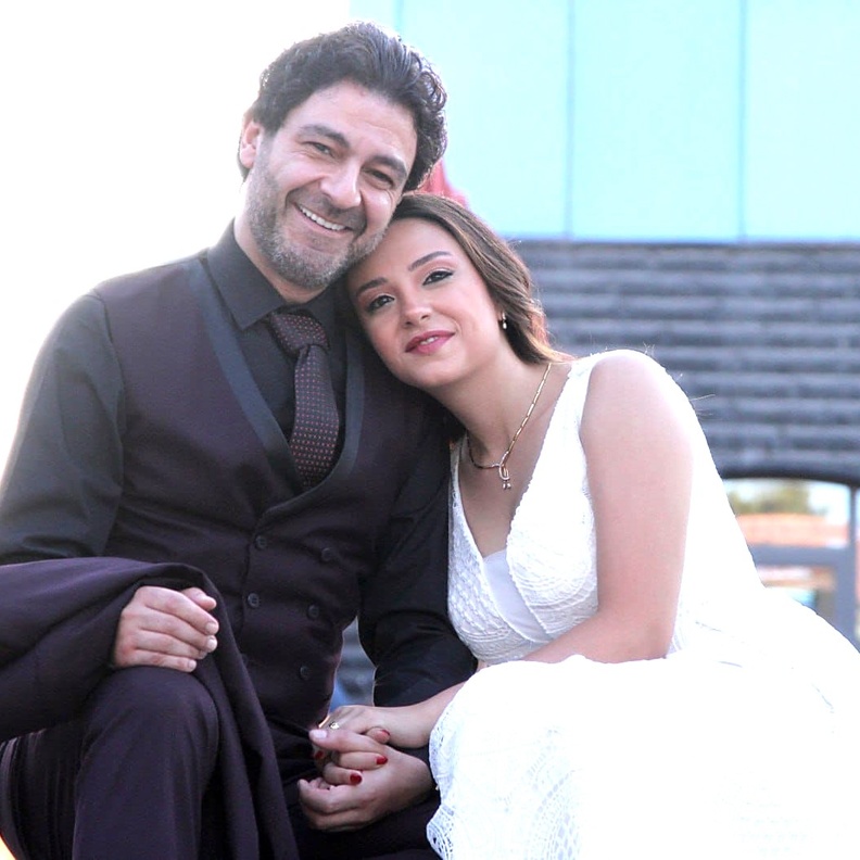 عاصم الحواط مع عروسته