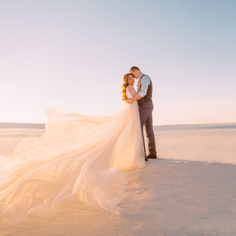 دليلك الكامل لتخطيط حفل زفاف صحراوي في الشتاء