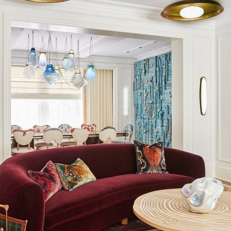 أريكة بلون الياقوت الأحمر الروبي