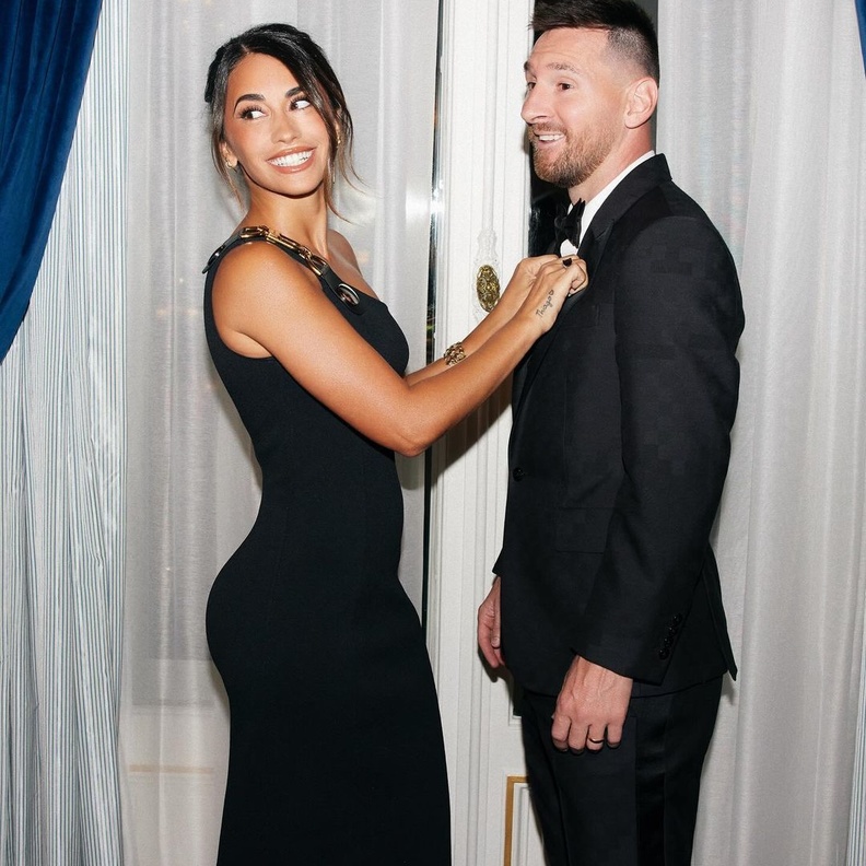 أنتونيلا روكوزو زوجة ميسي Messi الحاصل على جائزة The Best FIFA بمجوهرات مُبهرة