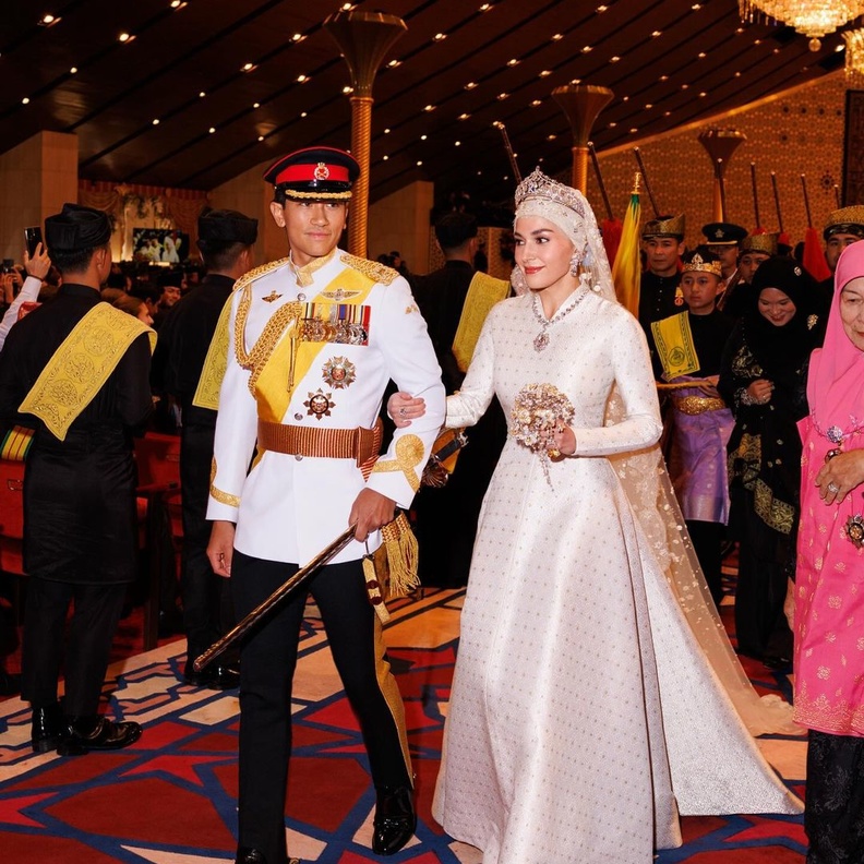 إطلالة العروس أنيشا روزناه في اليوم ما قبل الأخير