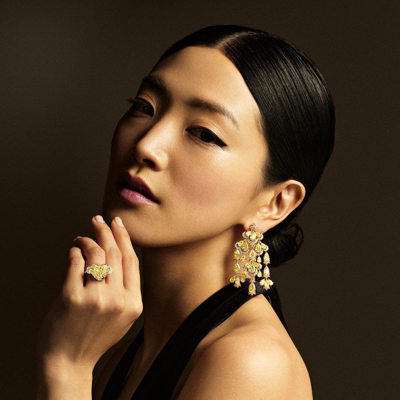 أقراط فخمة تضفي البريق الساحر على اطلالة السهرة